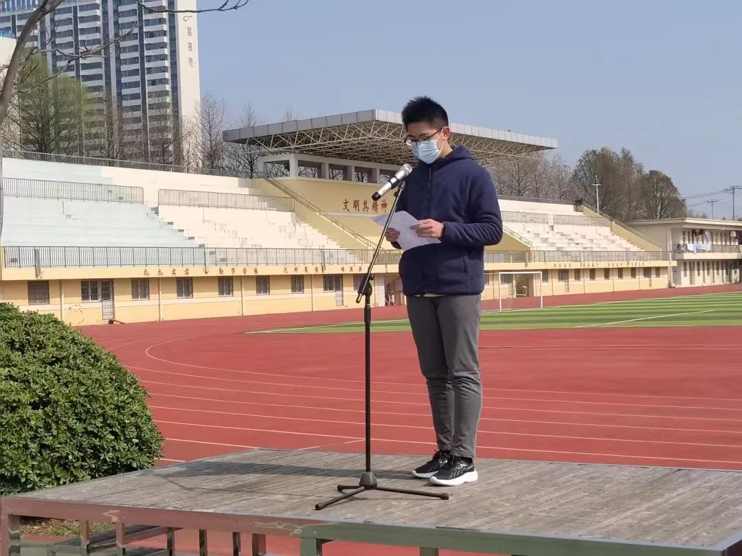 安全教育国旗下讲话.jpg